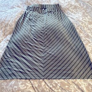 Maxi skirt, dark green with white stripes